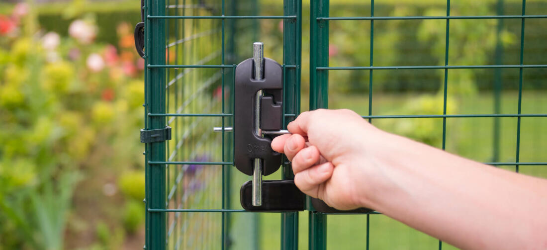 Les verrous de porte ont été conçus pour être ouverts aussi bien de l'intérieur que de l'extérieur de l'enclos.