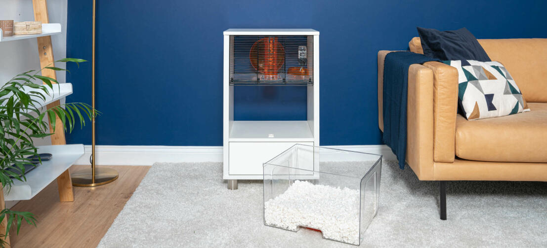 Cage blanche moderne pour hamster Qute dans un salon