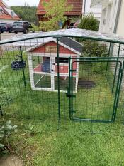 Poulailler en bois à l'intérieur Omlet parcours pour poules à pied