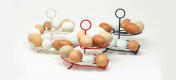 Trois Omlet couvertures d'œufs pleines d'œufs frais dans une cuisine