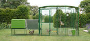 Grand Enclos pour poules relié à poulailler Eglu Cube