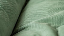Détail du lit de cordes en sauge gardenia