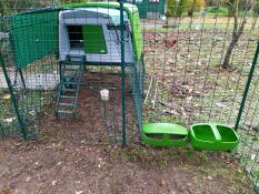 Eglu, poppy, enclos 3x3, éclairage,  porte auto, filet 42m.