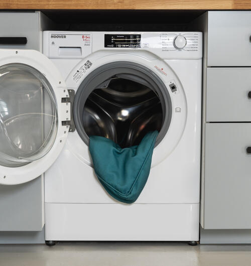 Le panier pour chien Bolster est doté d’une housse lavable en machine, facile à retirer, qui se met et se retire simplement à l’aide d’une fermeture éclair, pour que le lit de votre chien reste toujours propre et frais.
