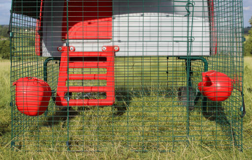 Une protection contre le vent pour le site Eglu Cube