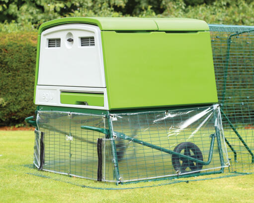 Offrent à vos poules une protection complète contre le vent sous leur Cube.