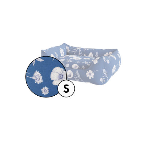 Petit nid couvre lit pour chien en porcelaine imprimée bleu floral gardenia par Omlet.