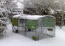 Vert Eglu Cube et courent dans le jardin couverts de Snow Vert Eglu Cube et courent dans le jardin couverts de Snow
